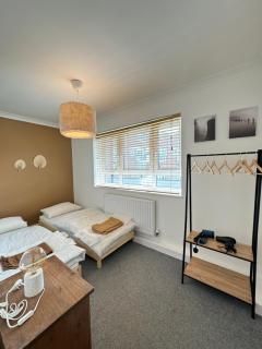 Spacious 3BD Flat Close to Tube - Fulham! - London - 1