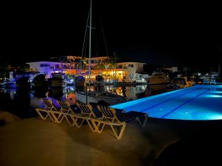 Ground Floor Paradise with Marina View and Pool Paddleboard Included - Puerto Aventuras - 6