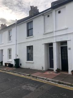Modern and Stylish 2 Bedroom House in Brighton - 1