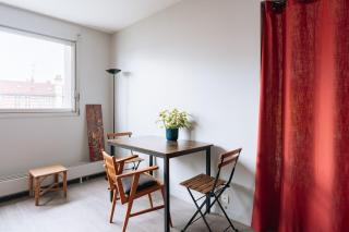 Exuberant 1BD Apartment near Canal Saint-Martin! - París - 1