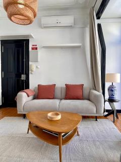 Central Hidden Gem Rustic Modern 2 Bedroom Flat - 3