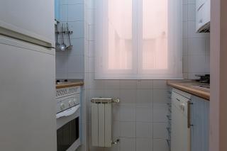 Cute 1 Bedroom Apartment with a balcony - Madrid - 4