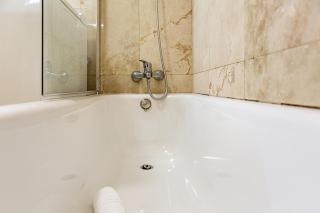 Cute 1 Bedroom Apartment with a balcony - Madrid - 2
