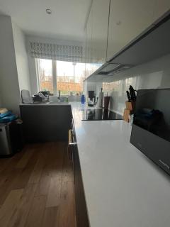Spacious & Family Friendly 3BD House - Stratford - 2