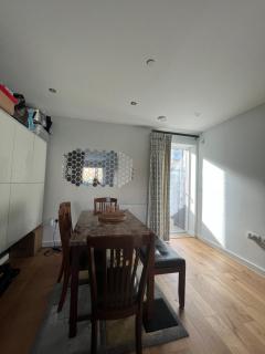 Spacious & Family Friendly 3BD House - Stratford - Londra - 1