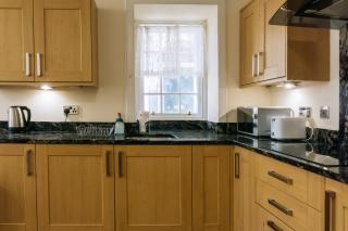 Homely 3 Bedroom in the Heart of Central Edinburgh - 9