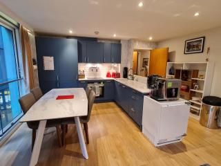 Stylish and Modern 1 Bedroom Apartment in Farringdon - London - 6