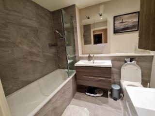 Stylish and Modern 1 Bedroom Apartment in Farringdon - London - 2