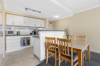 Spacious Apartment, Parking, Pool In Perth - Perth - 5