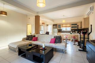 Kalamata's Sunny Retreat near the Historic Center - 5