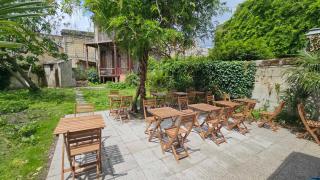 Bed in 6-Bed Mixed Dormitory Le Jardin Cafe - 9