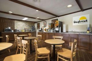 Ramada by Wyndham Pittsburgh/New Stanton - 9