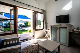 Sixteen Guesthouse on Main - 4