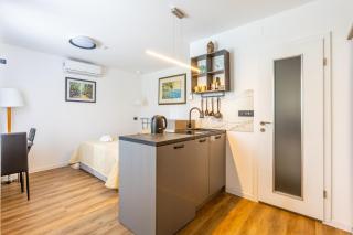 Inn the Center Zagreb Studio Apartment - 6