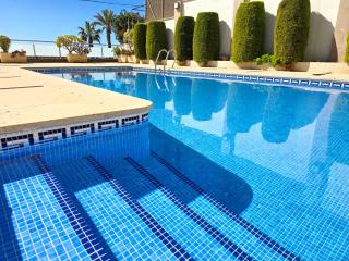 Cristinas Villa-New 5-Bedroom Chalet with Pool, En-Suite Baths & Exceptional Amenities Near the Beach - Bolnuevo - 6