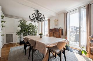 Veeve - Literary Radiance - Parijs - 2