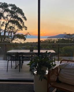 White Beach Retreat - Luxurious Water Views - White Beach - 9