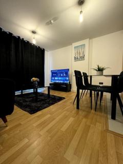 Two Bedrooms Flat In Stratford - Londra - 0
