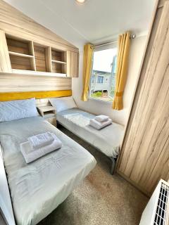 272 Wilksworth Caravan Park - Two Bedroom - Pool Access - Wimborne Minster - 3