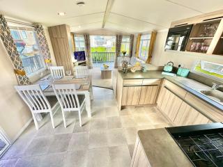 272 Wilksworth Caravan Park - Two Bedroom - Pool Access - Wimborne Minster - 1