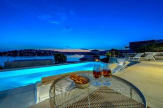 Villa Allina, 5-Bedroom Villa with Panoramic Views, Heated Pool - Podglavica - 8