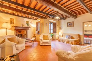 Cozy Pieracchi Apartment - A Slice of History - Barga - 0