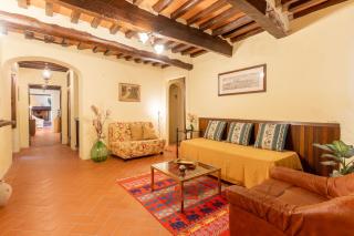 Cozy Pieracchi Apartment - A Slice of History - Barga - 7