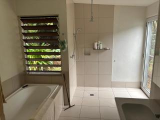 Baku Beachouse - Cow Bay - 5