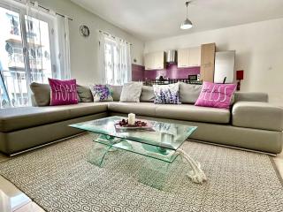 Contemporary 2BR Apt With Balcony in St Pauls Bay - 0