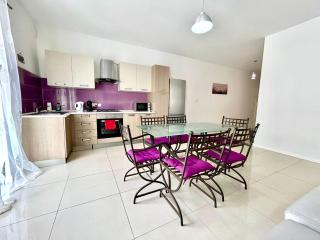Contemporary 2BR Apt With Balcony in St Pauls Bay - 8