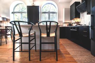 Beautiful Apartment with Wine Fridge and Ensuite - 7