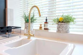 Beautiful Apartment with Wine Fridge and Ensuite - 5