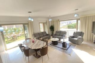 Carrara White 3BR APT W/Garden view and Pool - Cairo - 9