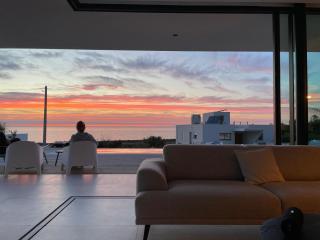 Exclusive Beach House with full sea view, Luxury and Comfort by the Sea - Murtinheira - 0