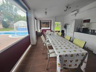 Chalet con piscina y jacuzzi en Madrid alquila habitaciones - Algete - 4