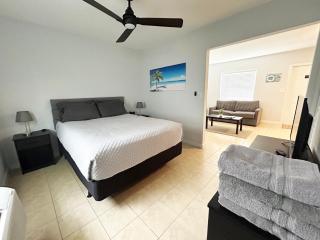 Poolfront Cottage Near Beach with Full Kitchen! - Fort Myers - 8
