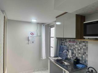 kitnet 13 central com ar tv smart completa - 5