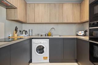 3BR House in Prime Barnet Location with Driveway - Barnet - 7