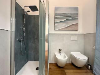 Golden Luxe - Modern Apartment next the beach - 7