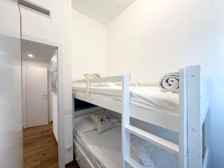 Golden Luxe - Modern Apartment next the beach - 2