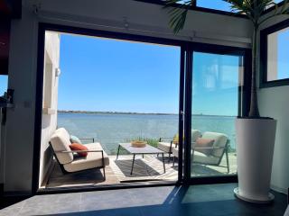 Design villa with panoramic pond view and jacuzzi - Pérols - 2