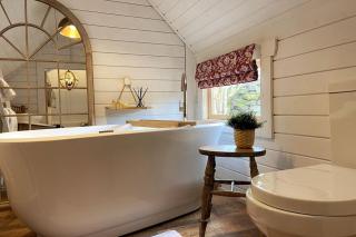 2 - Country cabin Bliss, cosy quiet romantic getaway! - 4