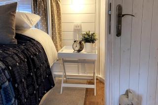 2 - Floras Cabin- Romantic Escape - Unmissable View - Pont Sticill - 3
