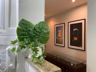 Apartamento Copacabana na quadra da praia, prédio com serviços - Posto 4 - Rio de Janeiro - 1
