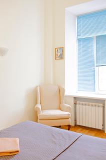 Апартаменти 3-кімнатні в центрі, метро Театральна - Kiev - 1