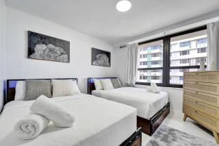 Cozy 2 BDR Condo with beach service 1108 - Miami Beach - 1
