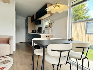Chalet 501b op Recreatiepark De Wielen - 8