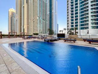 Sea view 1 BR Flat, Luxury amenities, Near Beach & Club with FREE Parking in Dubai Marina - Dubai - 7