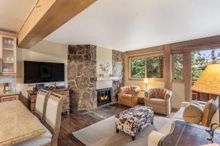 Laurelwood Condominiums 108 - 3