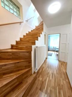 Apartmánový dům se zahradou v klidné části Prahy - Prague - 5
